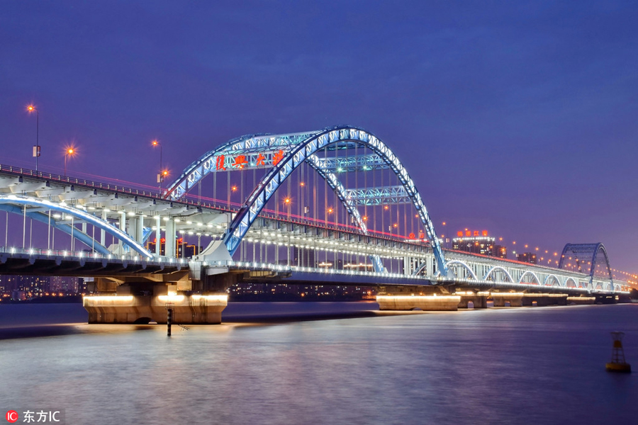 Hangzhou: A city of bridges