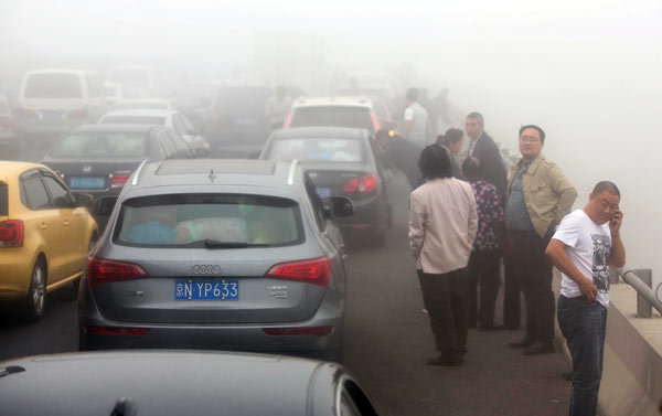 A smog-filled Beijing targets polluting cars to clean up air