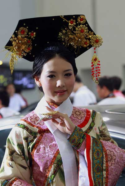 Qing Dynasty princess appears in Auto Show