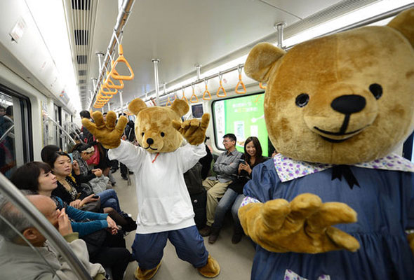 Teddy bears take over subway