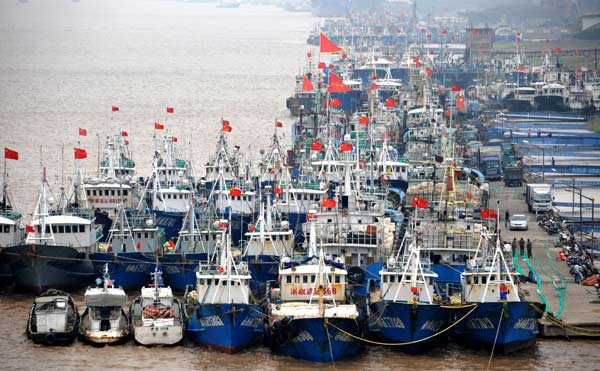 Cold front drives back fishing boats