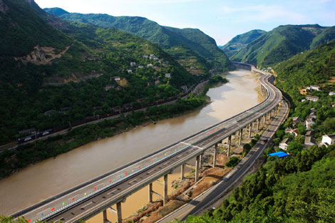 Sichuan becoming traffic hub of W China