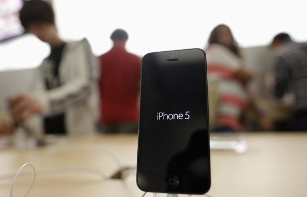 IPhone 5 hits stores on Friday