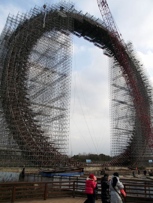 World's largest spokeless Ferris wheel under construction