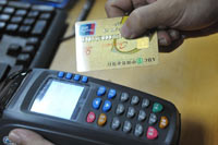 China cuts bank card charges