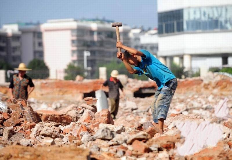 Living in an urban village: 'Iron-digger'