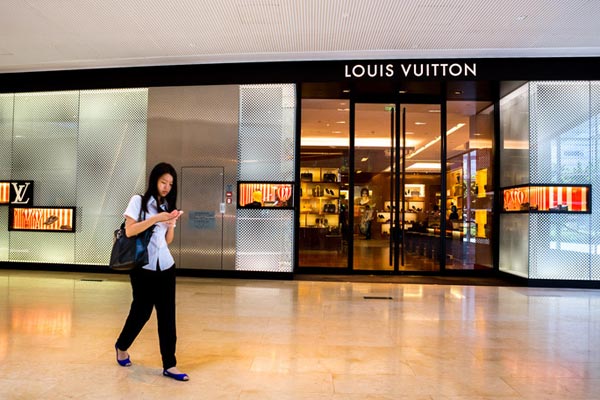 China world's biggest luxury consumer