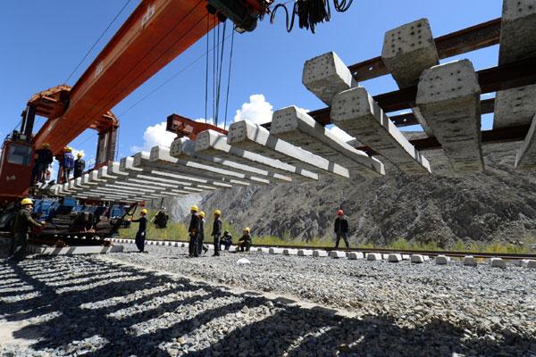 Lhasa tourism booms in 2013