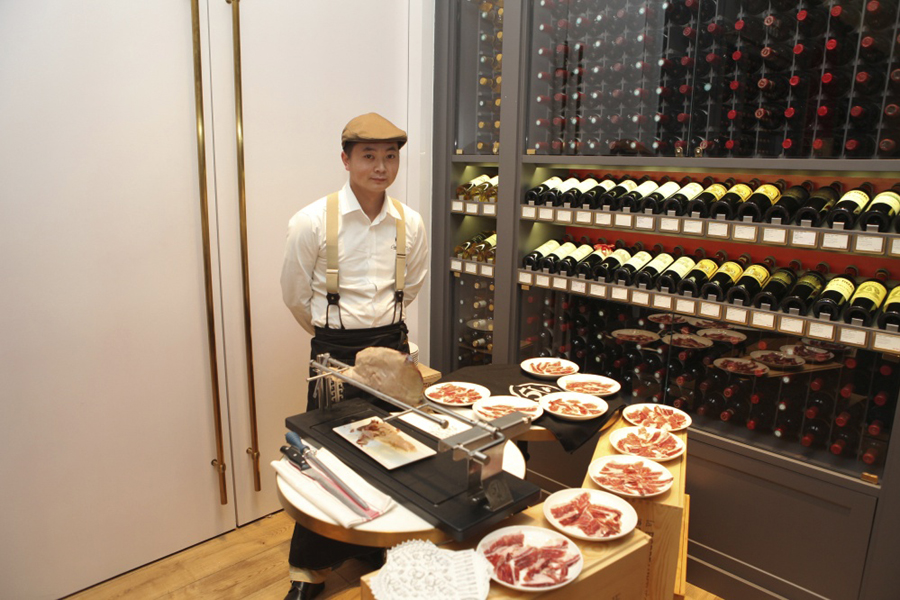 Wine store celebrates its grand opening in Beijing