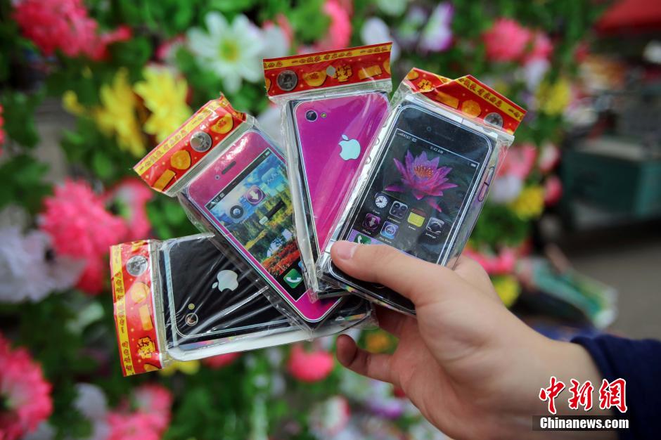 'iPhone' becomes popular offerings for Qingming Festival