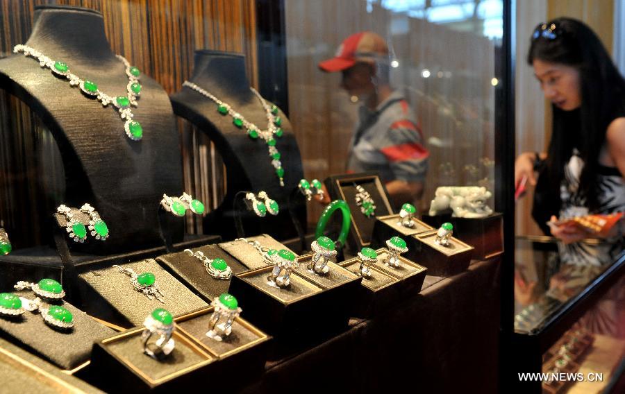 Gems and jewelry shining at Pan-Asia stone show