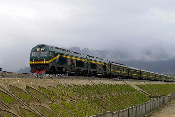 Tibet's second railway line opens