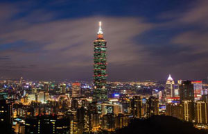 Shanghai Tower reaches for sky and record