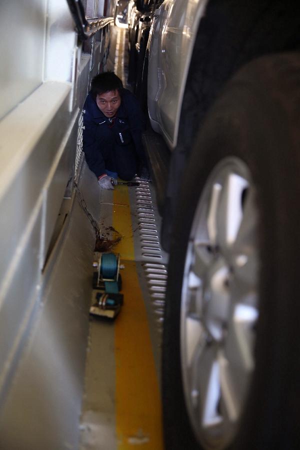 Beijing launches car-carrying trains for self-driving tourists in APEC vacation