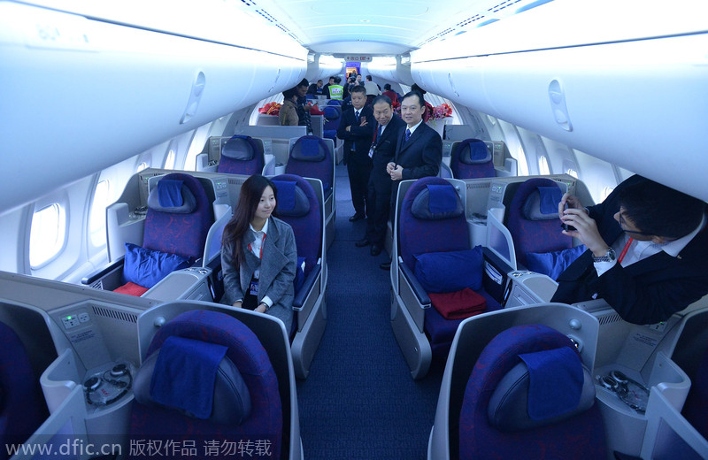 World's longest aircraft debuts in Chengdu