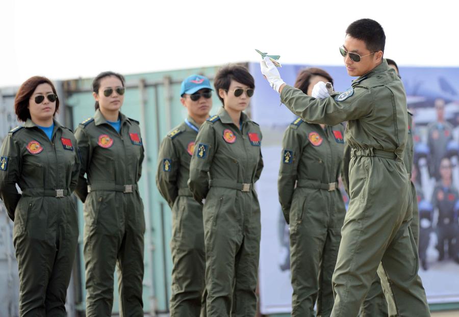 Aerial acrobats perform at China Airshow
