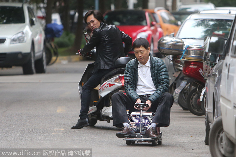 Shanghai native creates mini car by hand