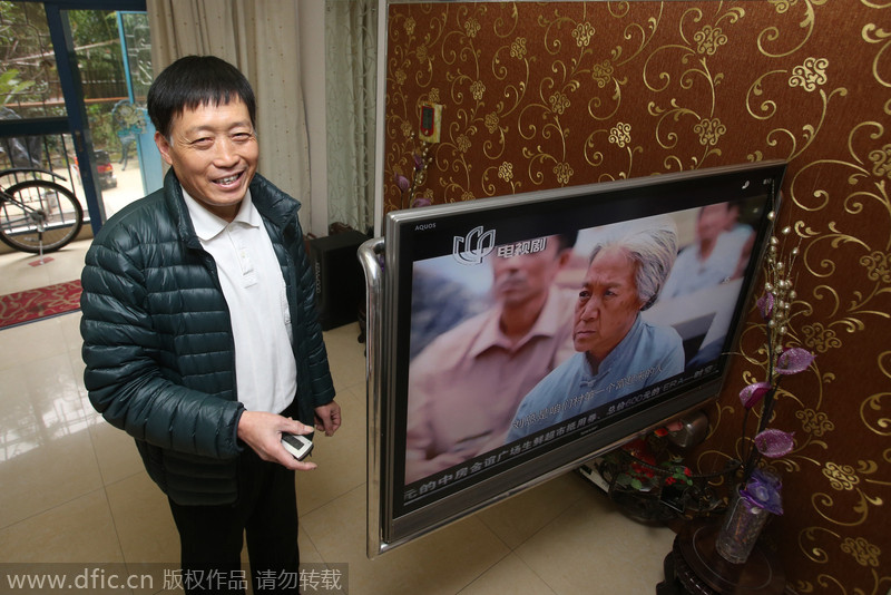 Shanghai native creates mini car by hand