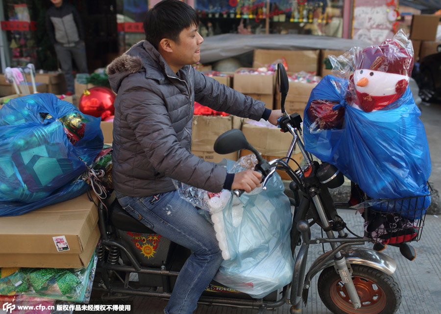 Peek inside China's 'X'mas village' in Yiwu