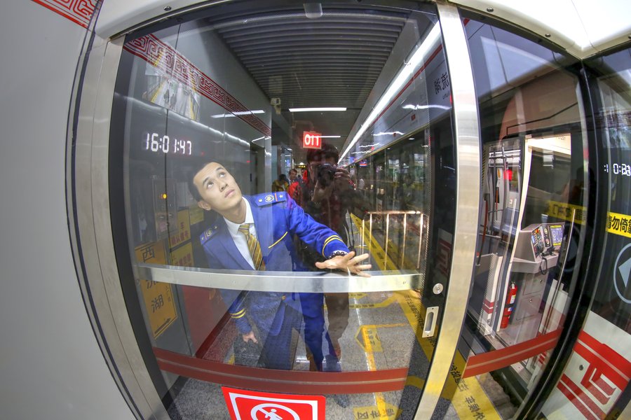 Closer look at Henan's 1st subway