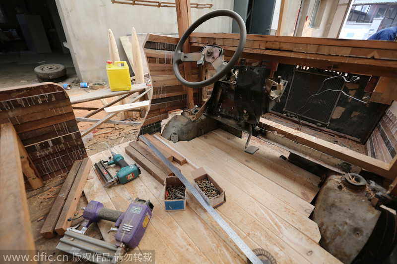 Carpenter creates e-vehicle with wood in Shenyang