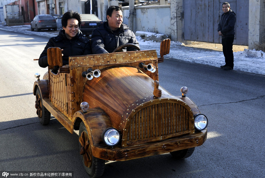 Carpenter creates e-vehicle with wood in Shenyang