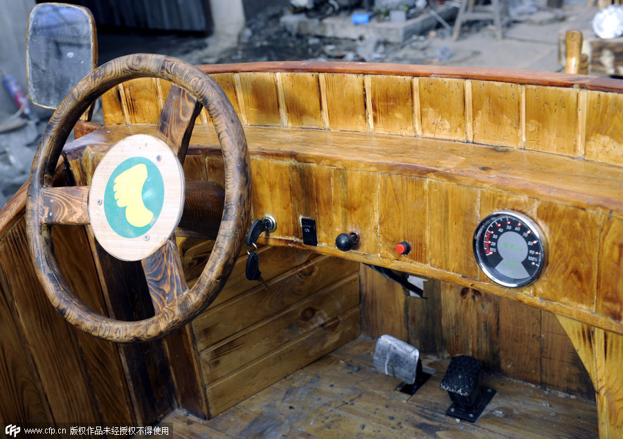 Carpenter creates e-vehicle with wood in Shenyang