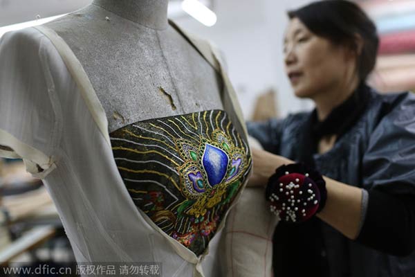 Chinese designer makes a splash at Paris Fashion Week
