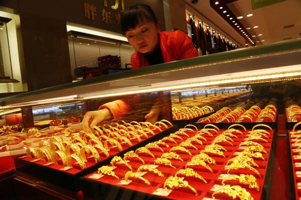 Gold up on China liquidity boost
