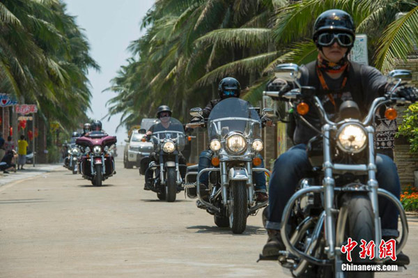 Harley motorcade shows up in Boao, Hainan