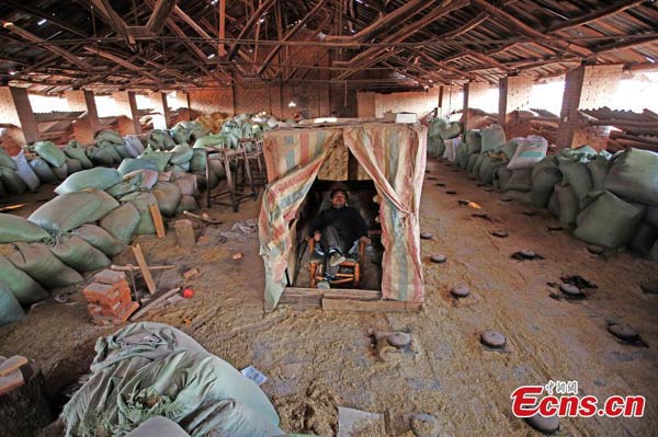 Traditional way of baking bricks in Hubei continues