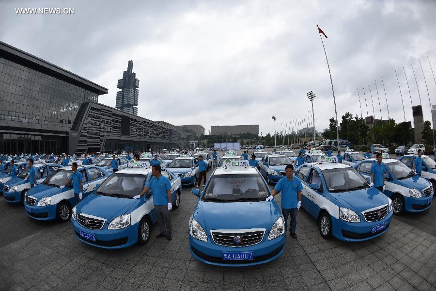 First batch of methanol-fueled taxis put into operation in S.W. China