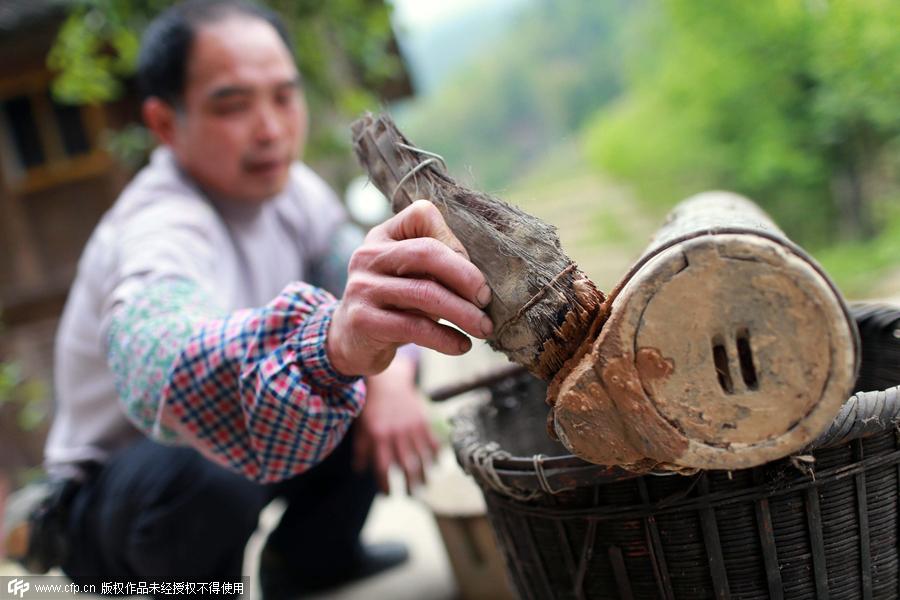 The dying of craft of repairing pans