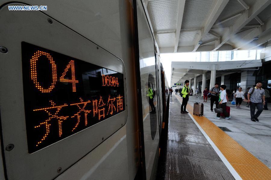 High-speed railway link Harbin and Qiqihar starts operation in NE China