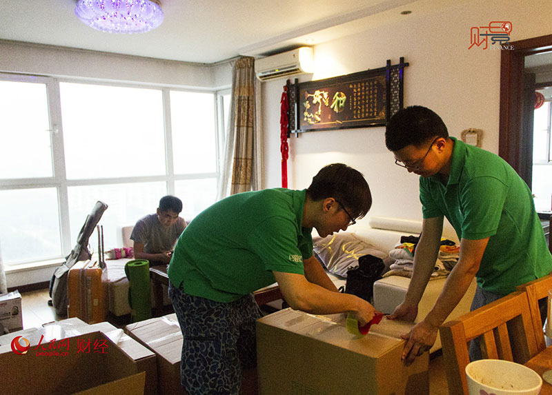 Two young entrepreneurs looking to move China's moving industry