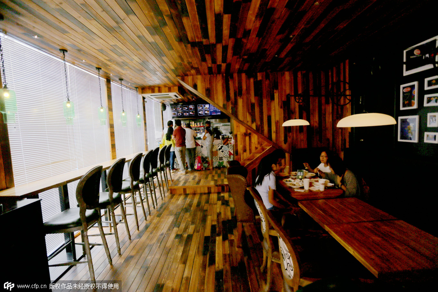 Containers converted into restaurant in Zhengzhou