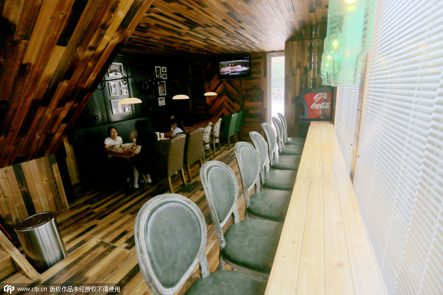 Containers converted into restaurant in Zhengzhou