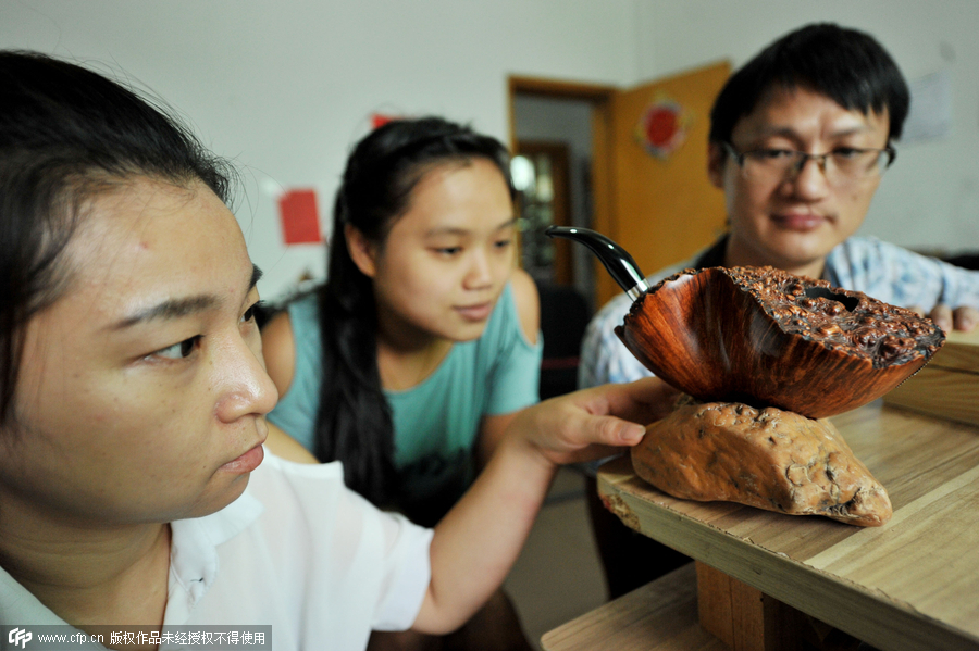 Hand-crafted tobacco pipes gain traction in China