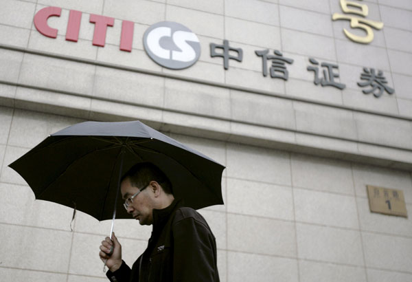 China securities executives under probe for insider trading
