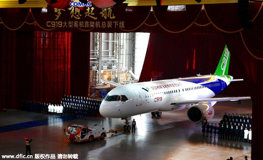 First made-in-China large plane rolls off assembly lines