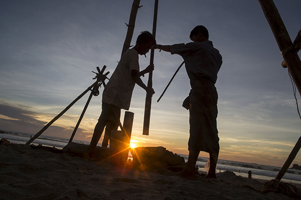 Brent oil hits lowest since late August