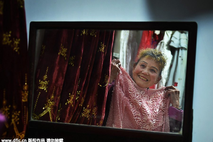 Retired Russian translator lives modeling dream in China