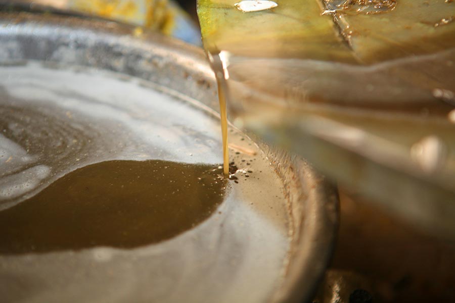 Father and son run oil mill in Jilin province