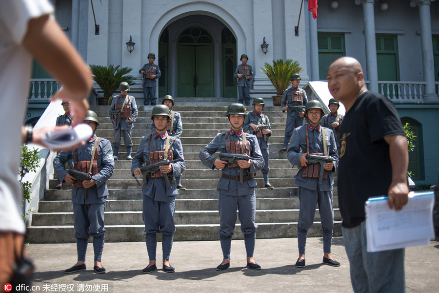 Young amateur actors' lives in 'Chinese Hollywood'