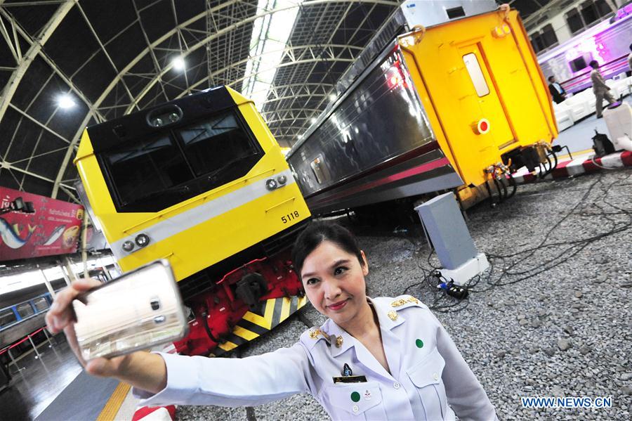 Chinese-made train makes debut for short run in Thailand