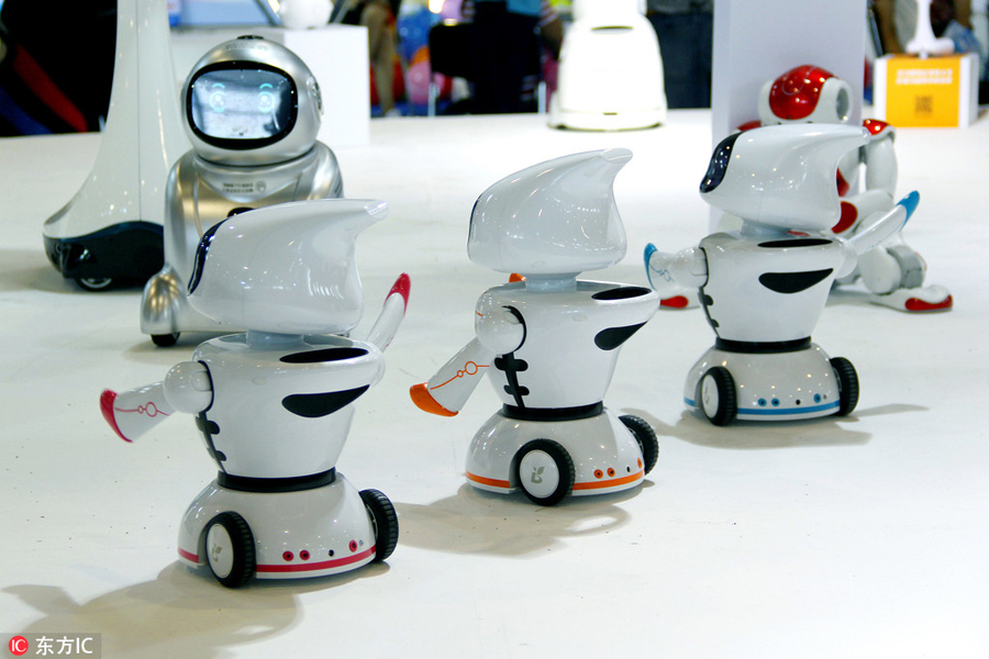 Beautiful, smart robots shine at expo in Nanjing