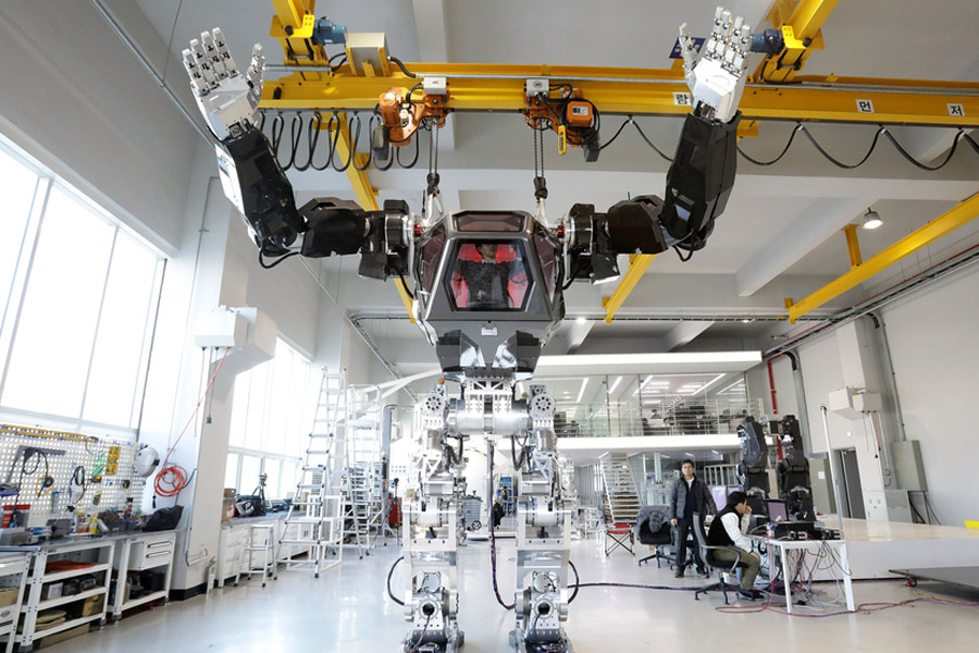 Futuristic manned robot takes first steps in South Korea