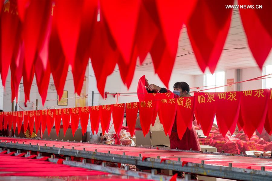 Kaiming factory produces 3,000 lanterns a day