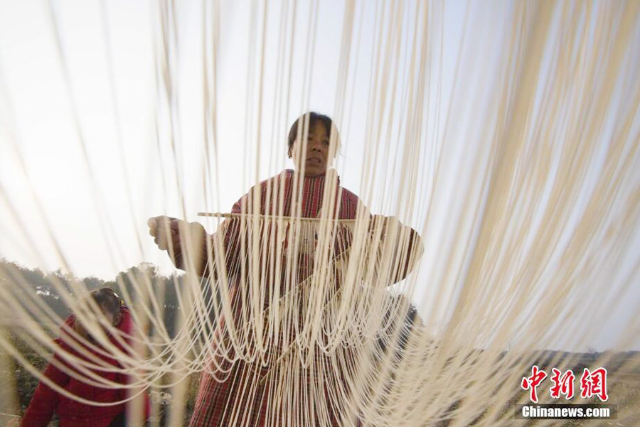 Handmade noodles to greet Spring Festival