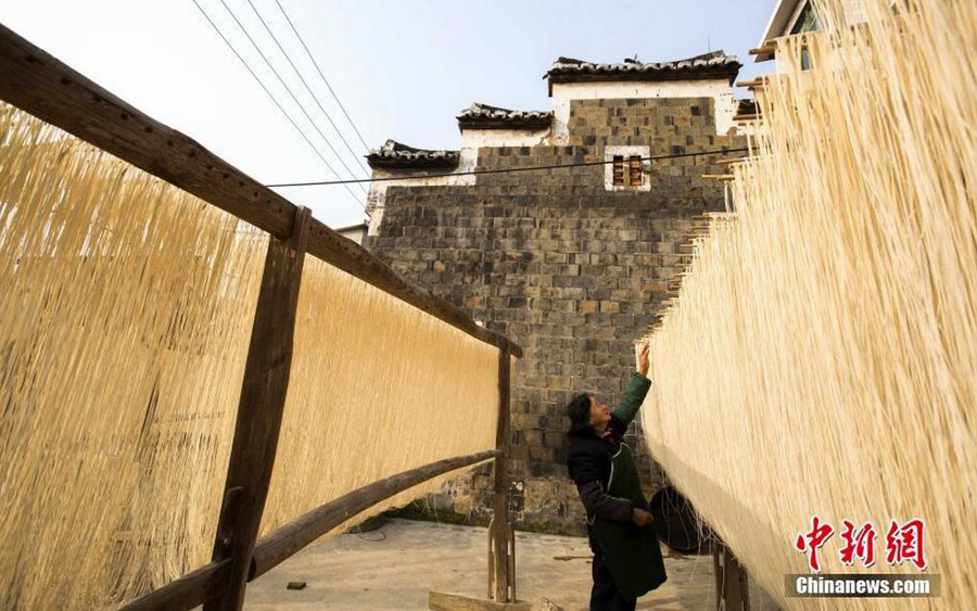 Handmade noodles to greet Spring Festival